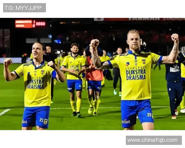 埃因霍温青年队与坎布尔激战正酣精彩赛事回顾与分析