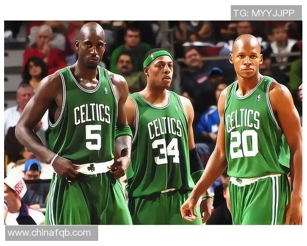 热火与凯尔特人激战正酣詹姆斯精彩扣篮震撼全场