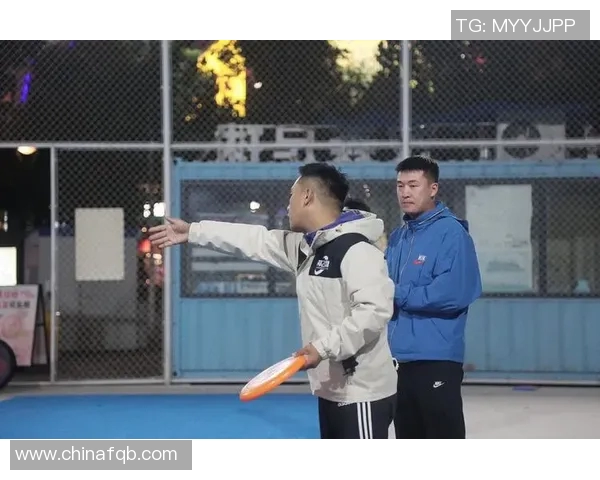 武汉飞盘队与重庆飞盘队赛后复盘分析个人能力的对比与启示